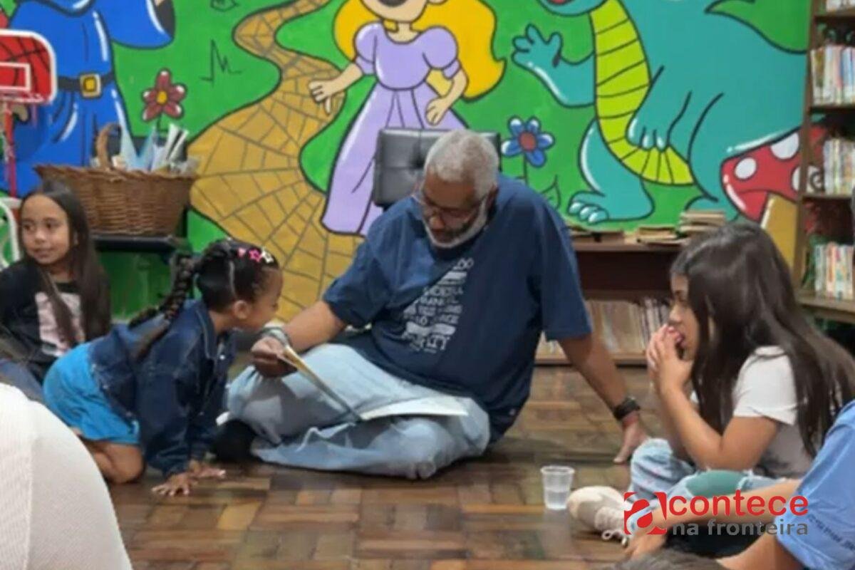 Com marca de 208 livros lidos por ano, Waldson Dias é homenageado na 21ª Feira Internacional do Livro de Foz
