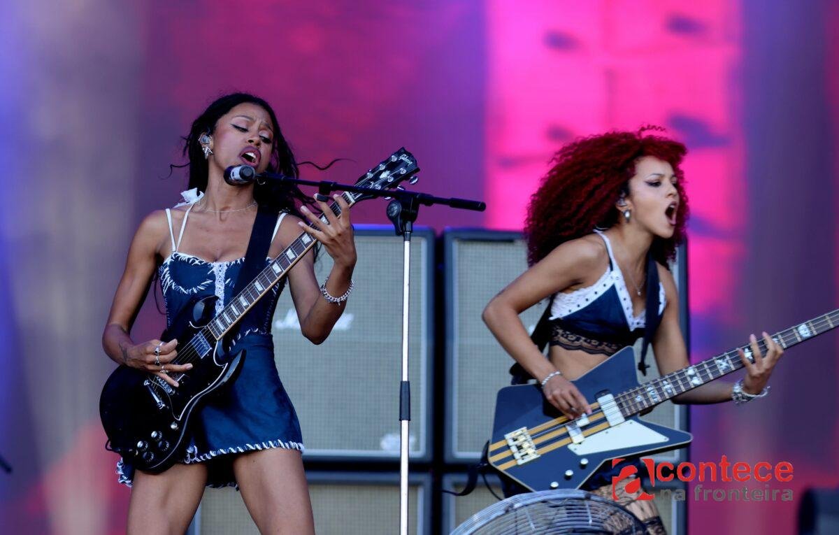 Crítica: Nova Twins leva pandemônio sonoro ao Palco Mundo do Rock in Rio