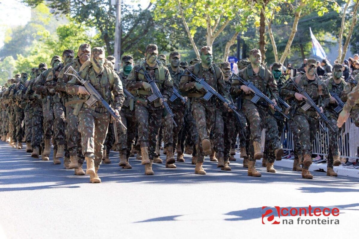 Desfile de 7 de Setembro reúne 20 mil pessoas em Foz