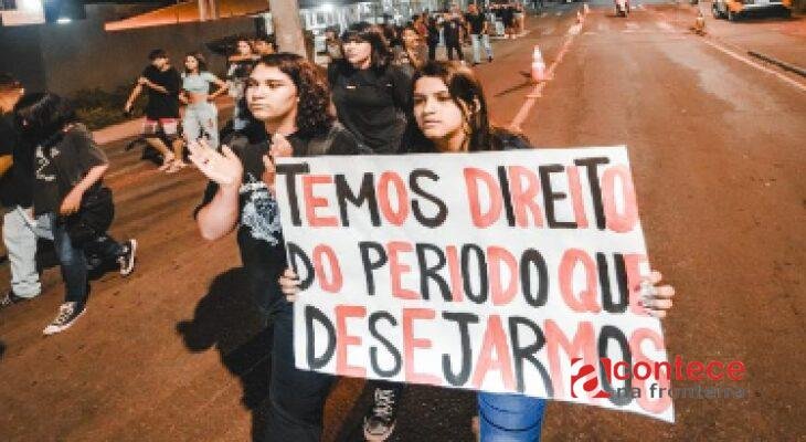 Ensino médio noturno encolhe no Paraná e muda o perfil das escolas estaduais