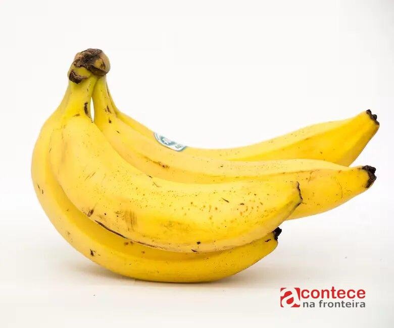 Envolver bananas em papel alumínio ajuda a conservá-las por mais tempo? Entenda