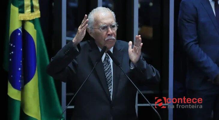 Ex-presidente José Sarney é internado com quadro de pneumonia