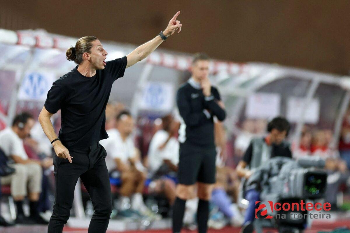 Filipe Luís faz história no Monaco com 100% de vitórias