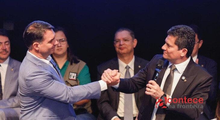 Flávio Bolsonaro apoia Sergio Moro no governo do Paraná