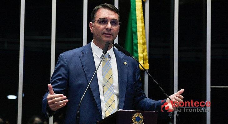 Flávio Bolsonaro ataca Lula no Paraná com foco na inflação