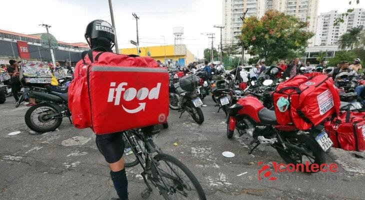 Greve de entregadores paralisa trânsito em São Paulo