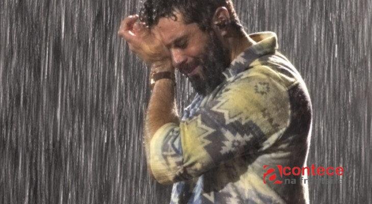 Henrique chora em show e fala sobre distância de Deus