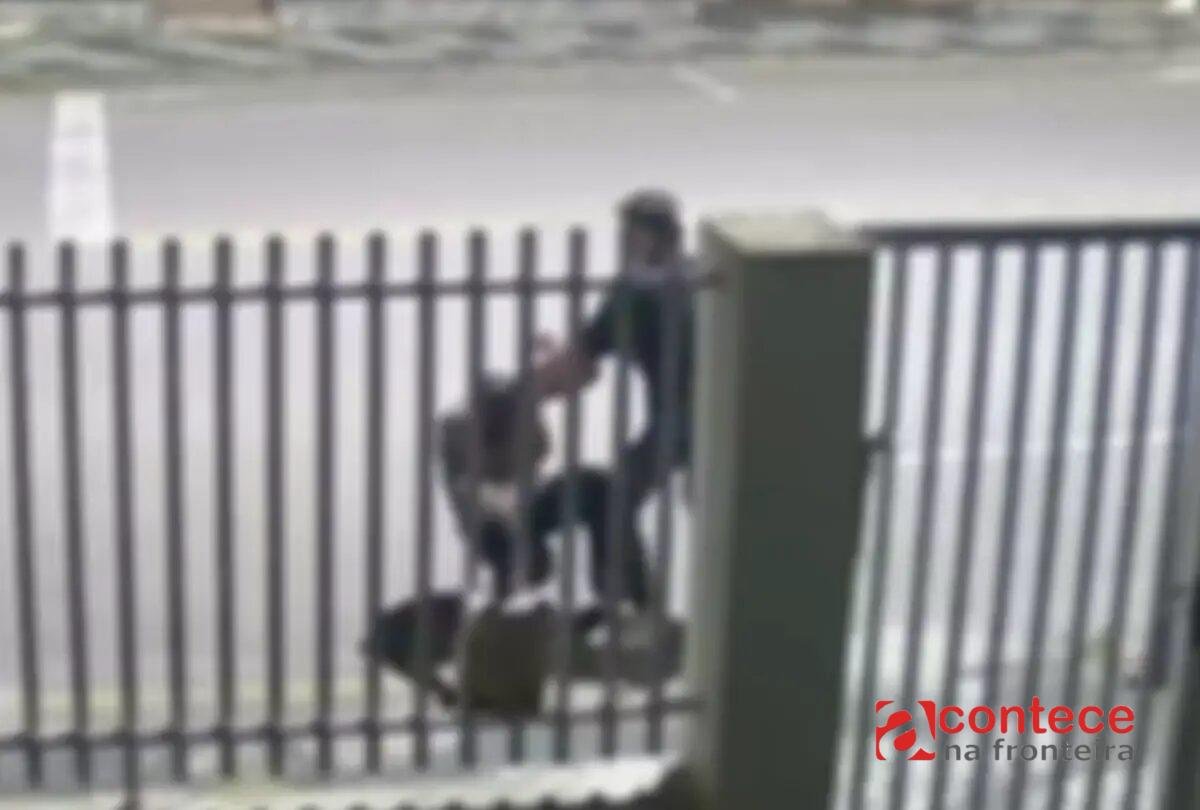 Jovem é preso após espancar idoso por 5 minutos no PR