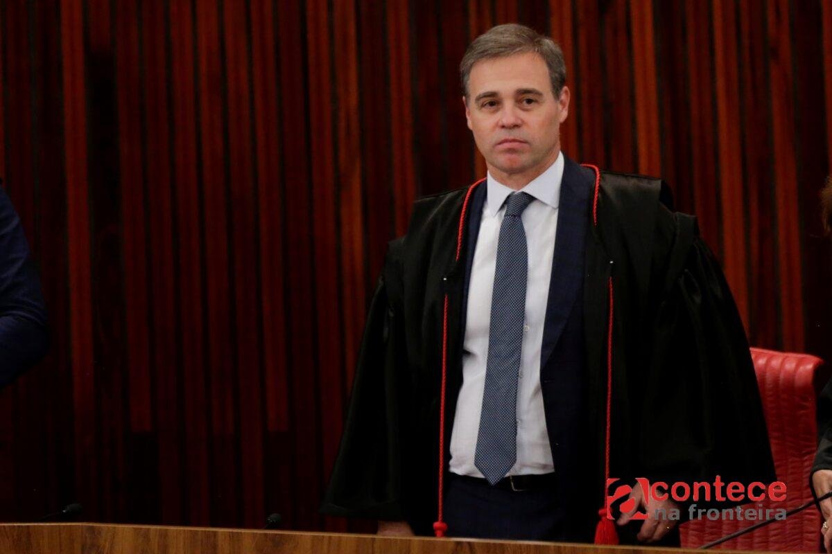 Mendonça agradece apoio e orações: "Têm sustentado a mim e a minha família"