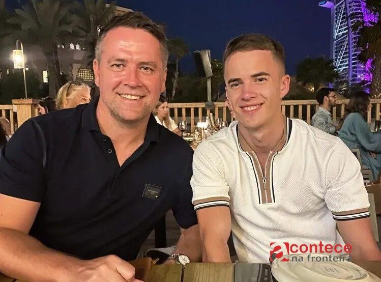 Michael Owen revela luta do filho contra doença rara que o deixou clinicamente cego aos 20 anos
