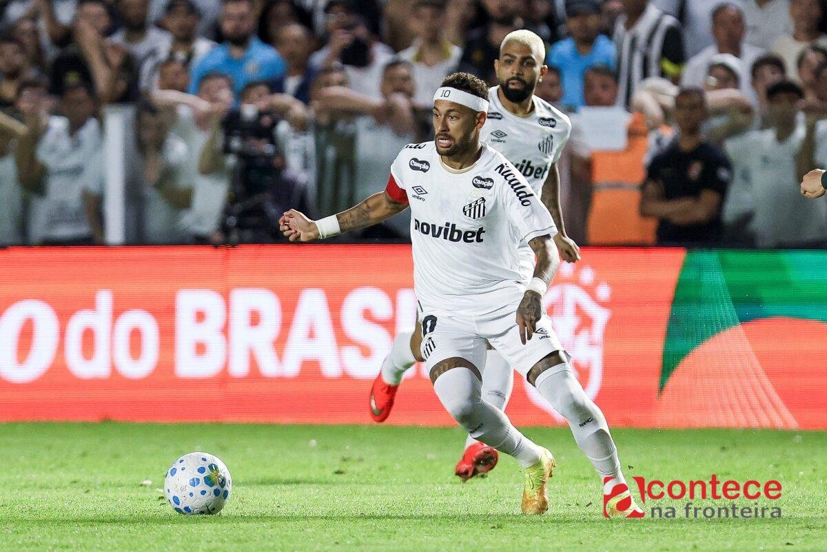 Neymar sente dores na coxa e sai de Santos e Palmeiras
