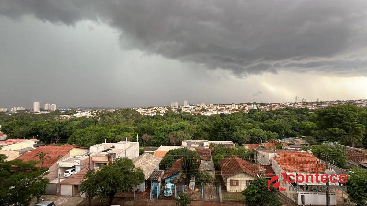 Paraná recebe alerta de tempestades com ventos de até 70 km/h; veja onde e a previsão do tempo