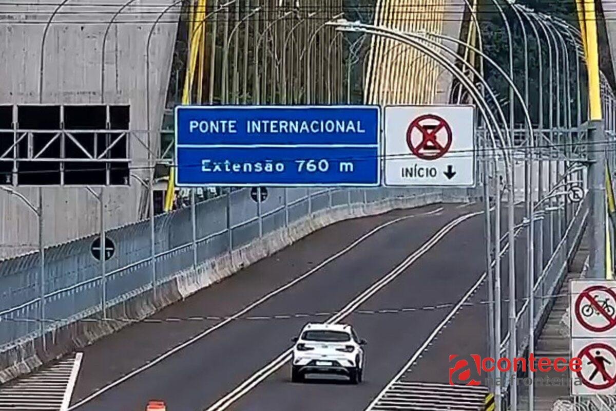 Primeiro carro cruza Ponte da Integração rumo ao Paraguai