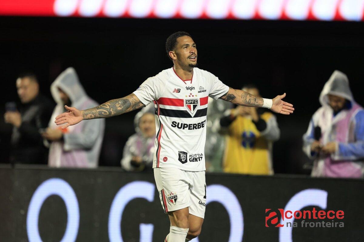 São Paulo define vitória sobre Atlético-MG em dois minutos e sobe na tabela