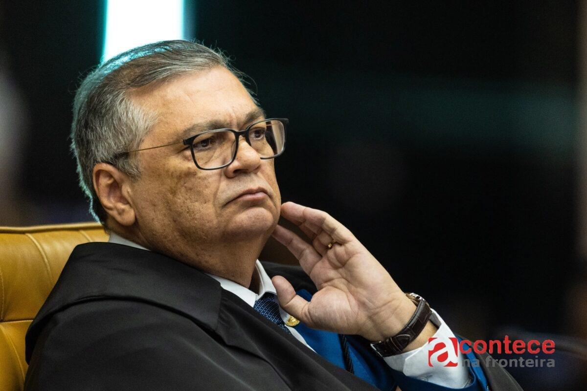 Sem citar Fachin, Dino questiona plano de encerrar inquéritos “muito antigos”, como o das fake news