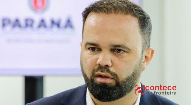 TCE proíbe acúmulo, mas secretário segue com dois salários