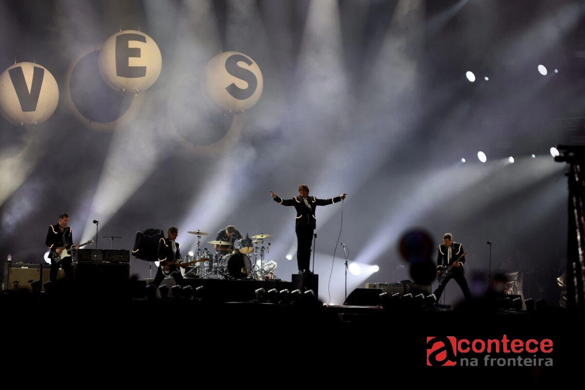 Vocalista do The Hives abusa do português e conquista público no Rock in Rio