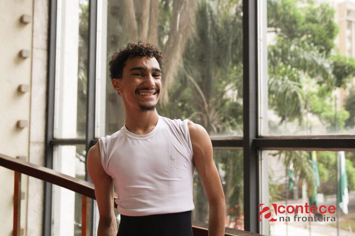 Bailarino paranaense de 17 anos vai integrar companhia na Itália