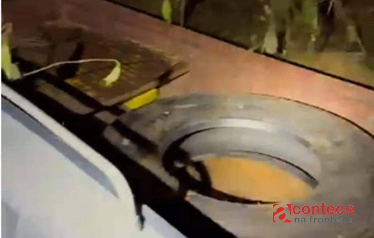Barco com peças de caminhão é apreendido em Foz