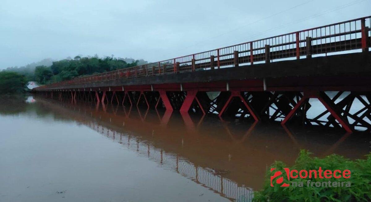 Cheia do Rio Paraná bloqueia rodovia na Argentina