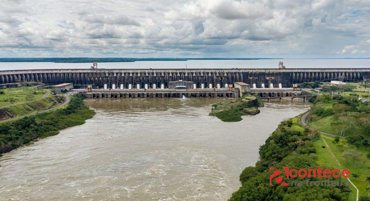 Itaipu reabre vertedouro após forte cheia no Rio Paraná