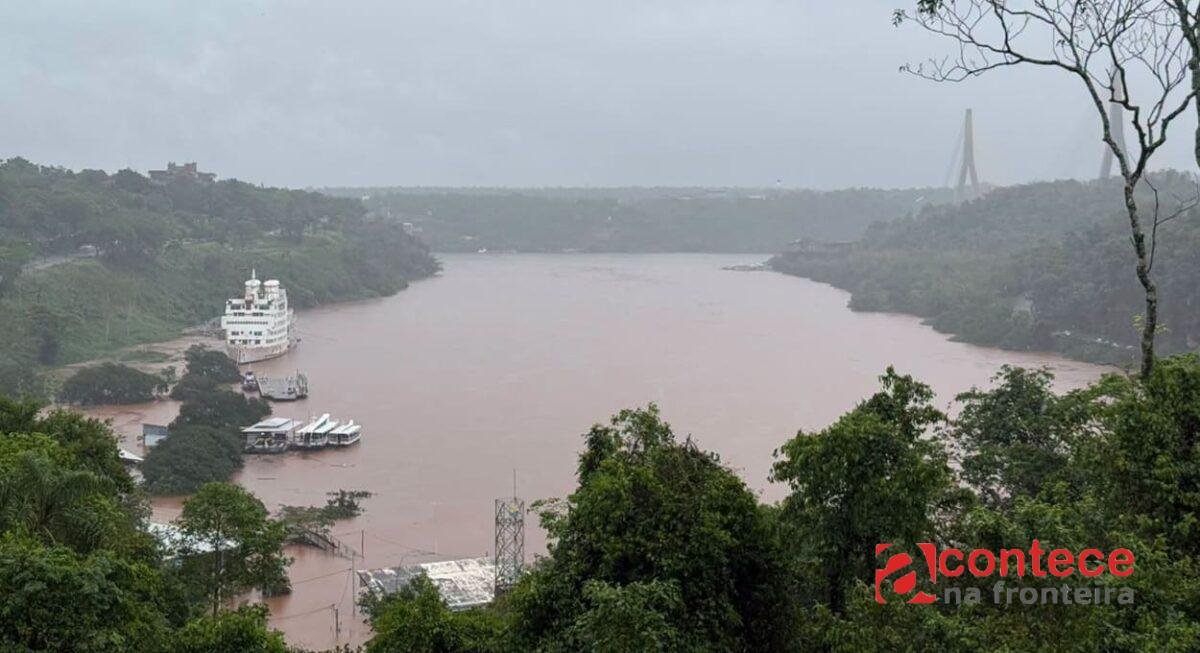 Nível dos rios Iguaçu e Paraná baixa no estado, mas balsa continua suspensa