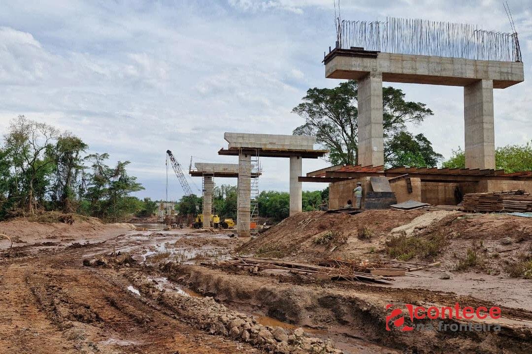 Ponte na PR-498 sobre o Rio Ivaí atinge 45% de avanço