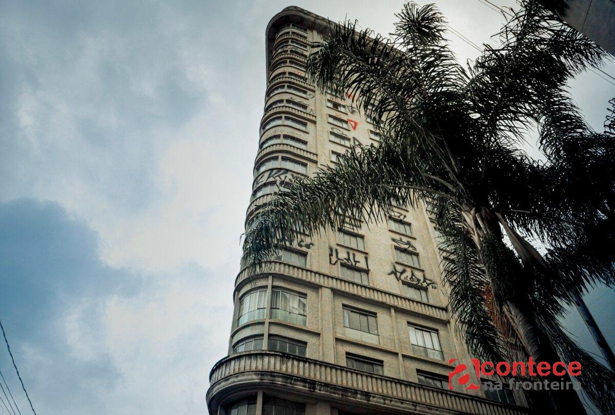 Livro conta a história do icônico Edifício Miguel Calluf em Curitiba