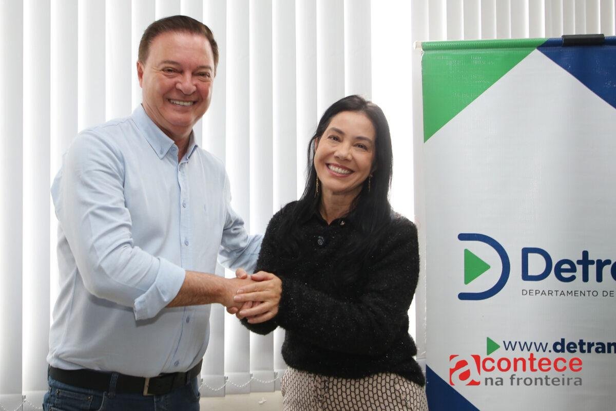 Colombo assina convênio com o Detran-PR para gestão do trânsito