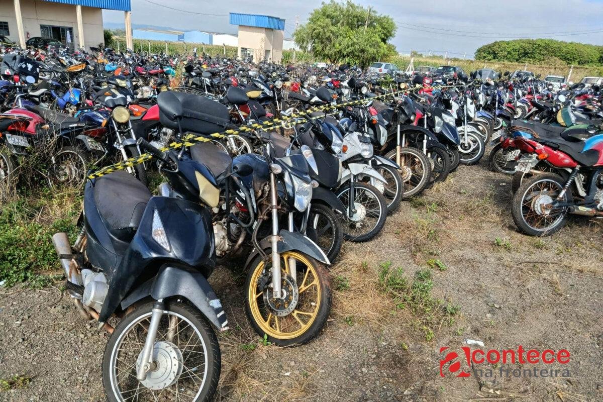 Detran-PR leiloa mais de mil veículos para sucata em Maringá