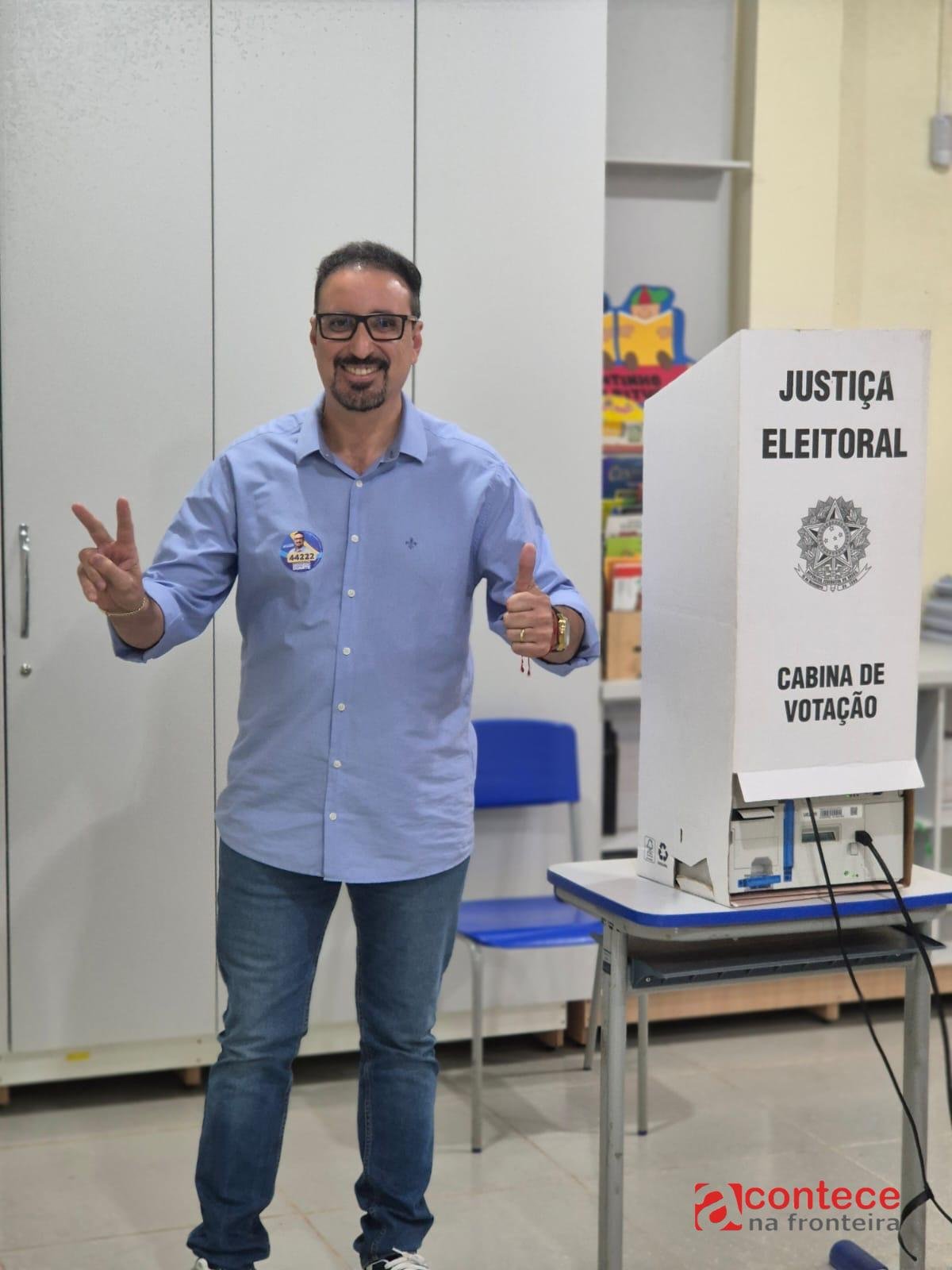 Deoclecio Duarte vota em Foz confiante na vitória