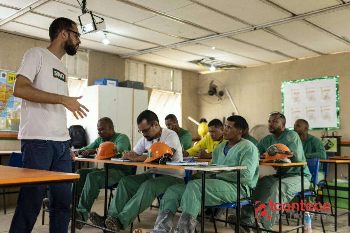 Empresas do Paraná oferecem salas de aula em canteiros e shoppings