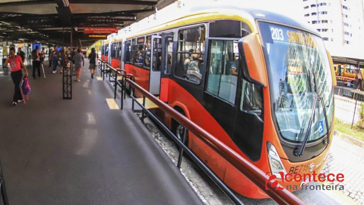 Eleitores paranaenses têm ônibus de graça para votar neste domingo (4); veja tabelas de horários