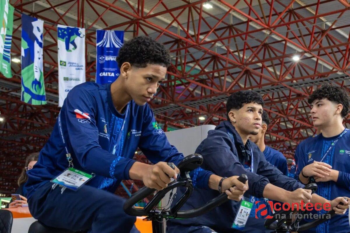 Estande interativo divulga atrativos turísticos de Foz durante os Jogos da Juventude
