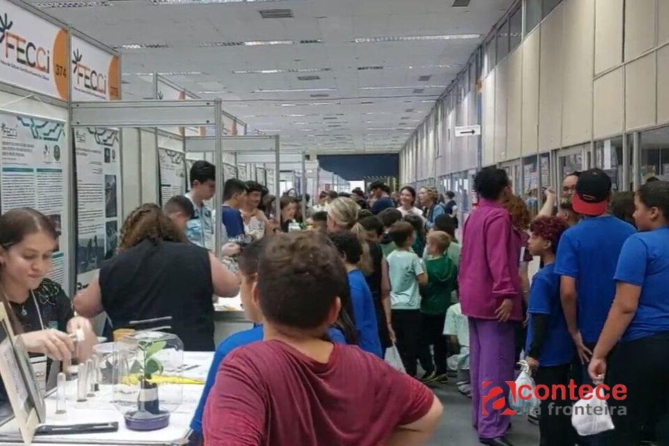Curitiba sedia gigante feira de ciência com milhares de estudantes
