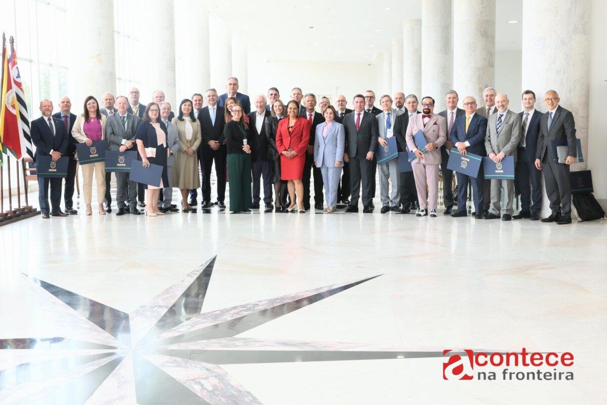 Governador do Paraná recebe chefes de TJs no Palácio Iguaçu