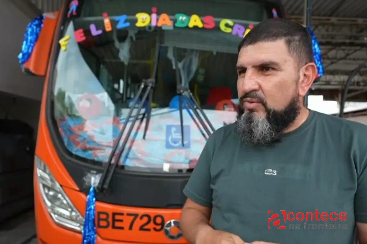 Motorista vira Homem-Aranha e distribui brinquedos em ônibus de Curitiba