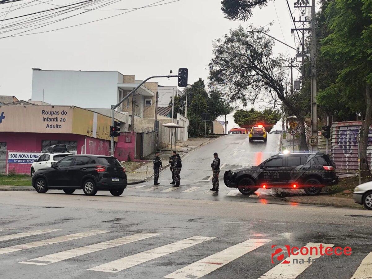 Homem com faca invade creche e faz reféns em Curitiba