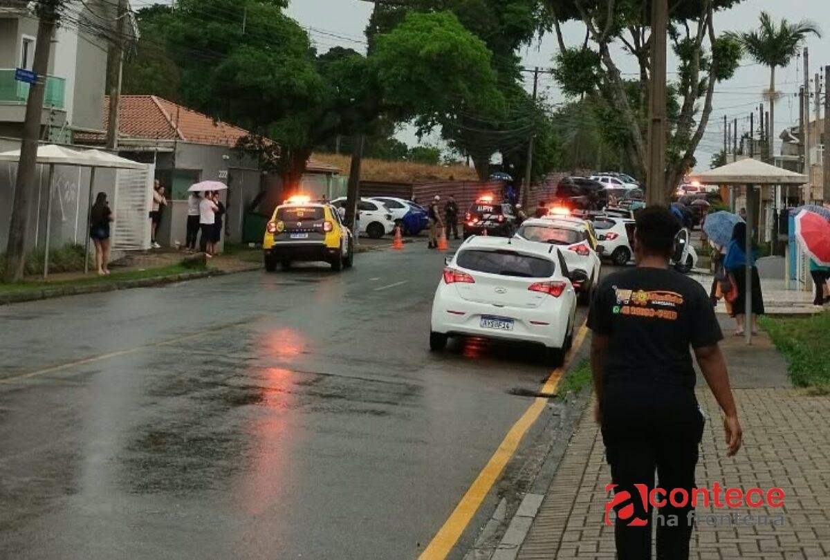 Homem armado invade CMEI em Curitiba e faz reféns