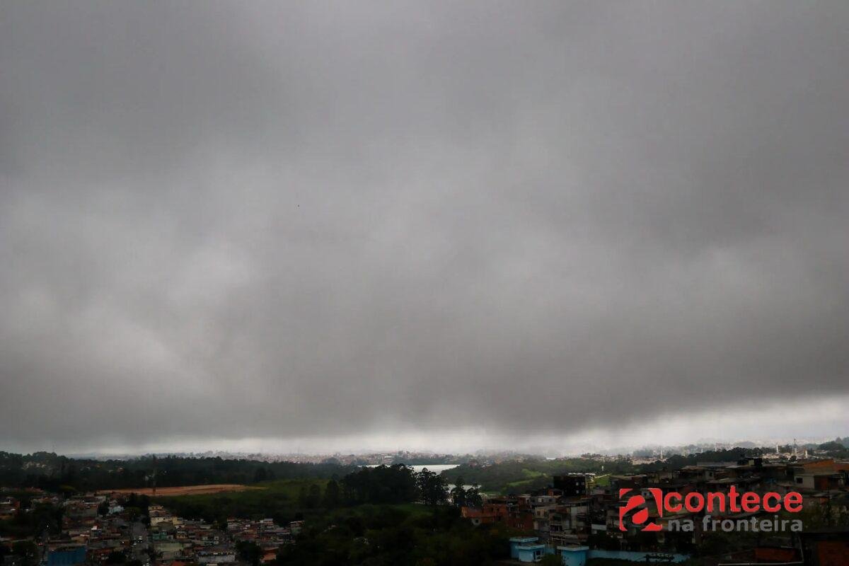 Inmet emite alerta vermelho de tempestade para cidades do Paraná