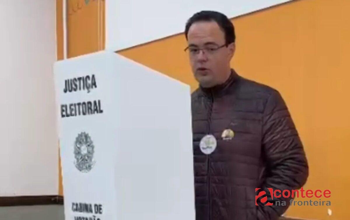 Luiz França (Missão) vota em Curitiba