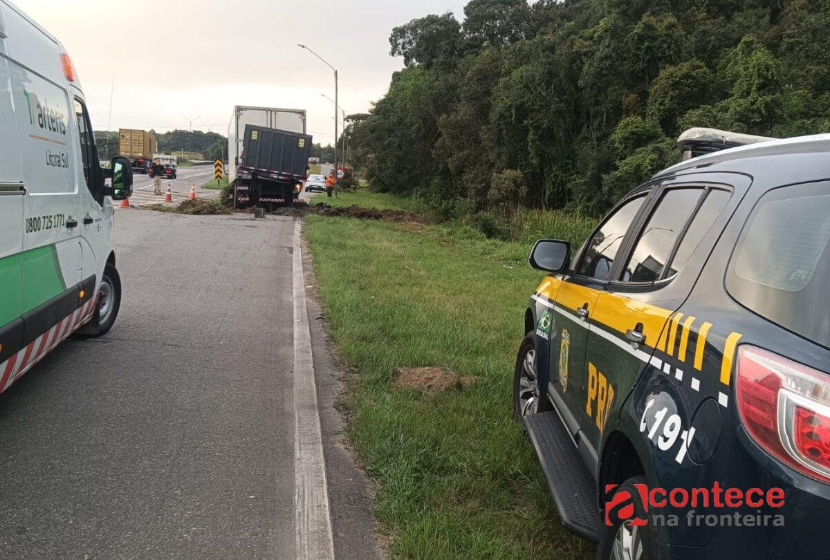 Motorista morto em caminhão submerso na BR-116 é identificado