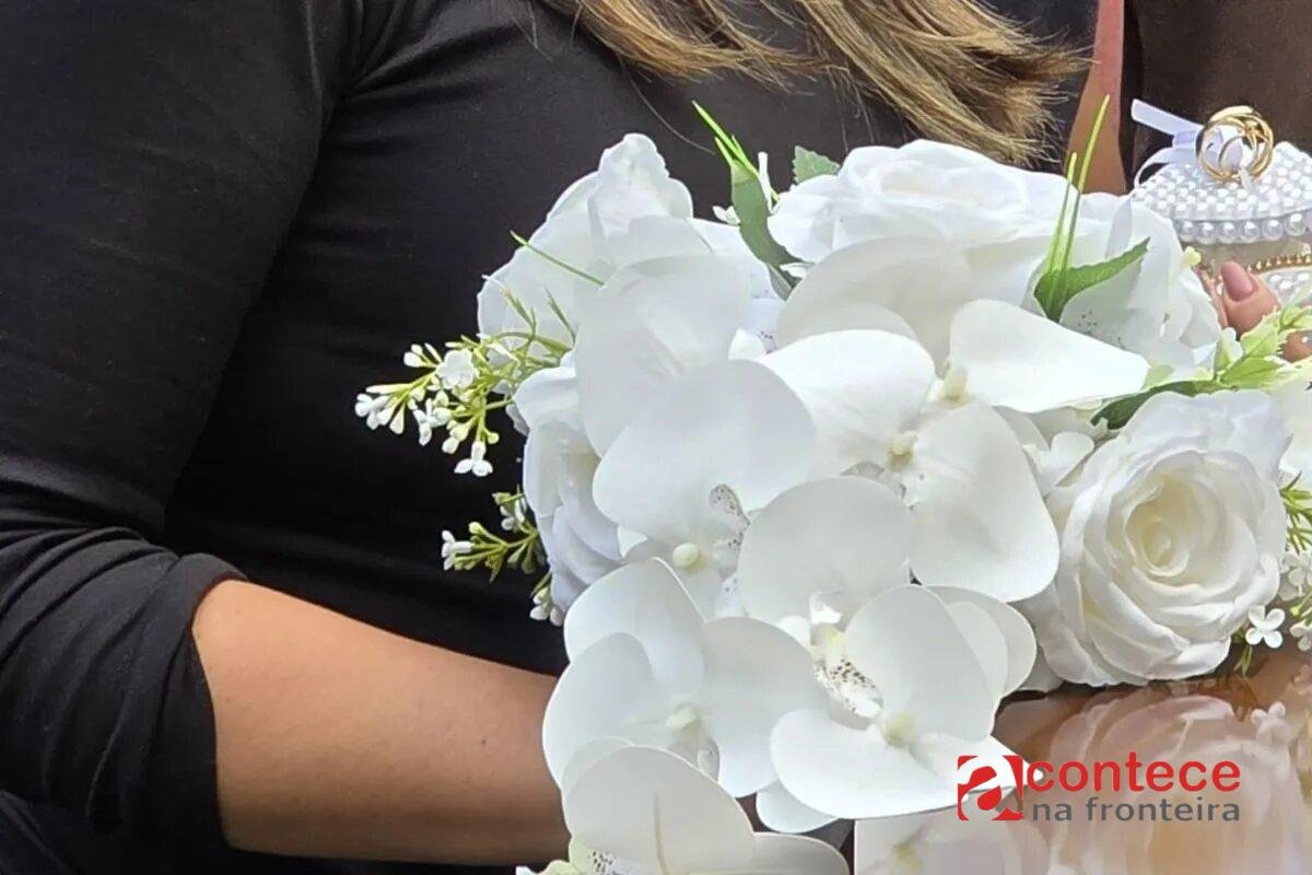 Noivo é enterrado com buquê da companheira após morrer em acidente dias antes do casamento no PR