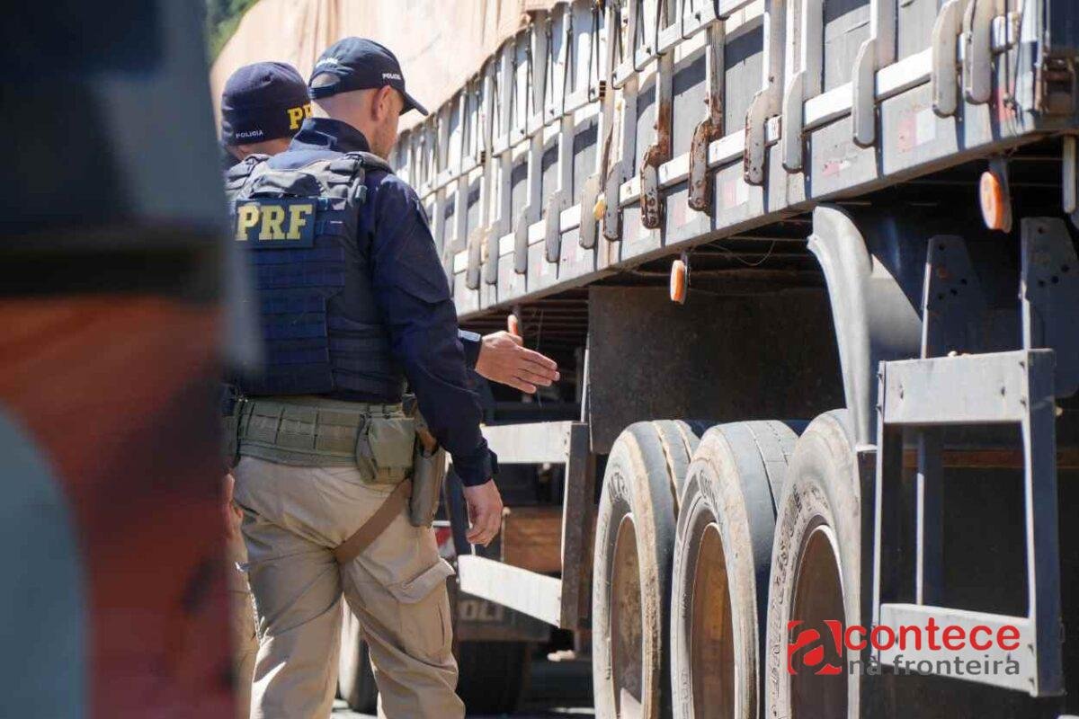 PRF flagra irregularidades em metade de caminhões no PR