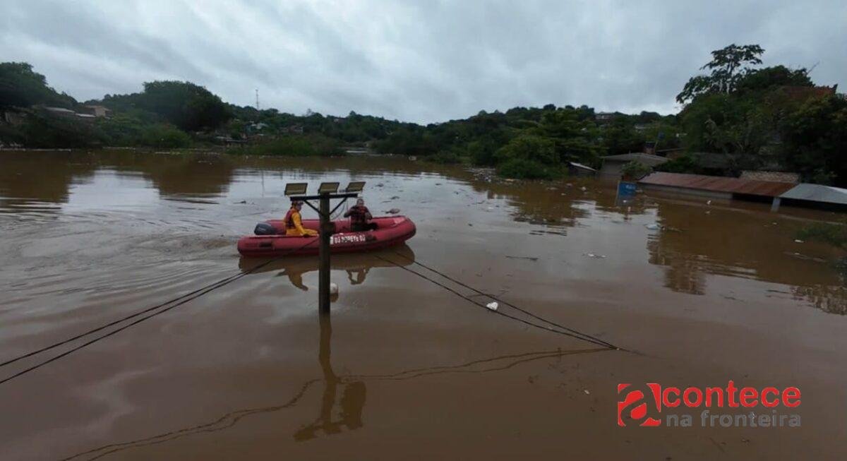 Cheia do Rio Paraná afeta mais famílias em cidades vizinhas