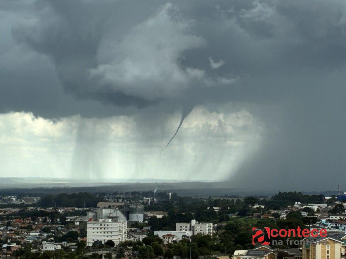Paraná tem alerta de tempestade com ventos de até 100 km/h