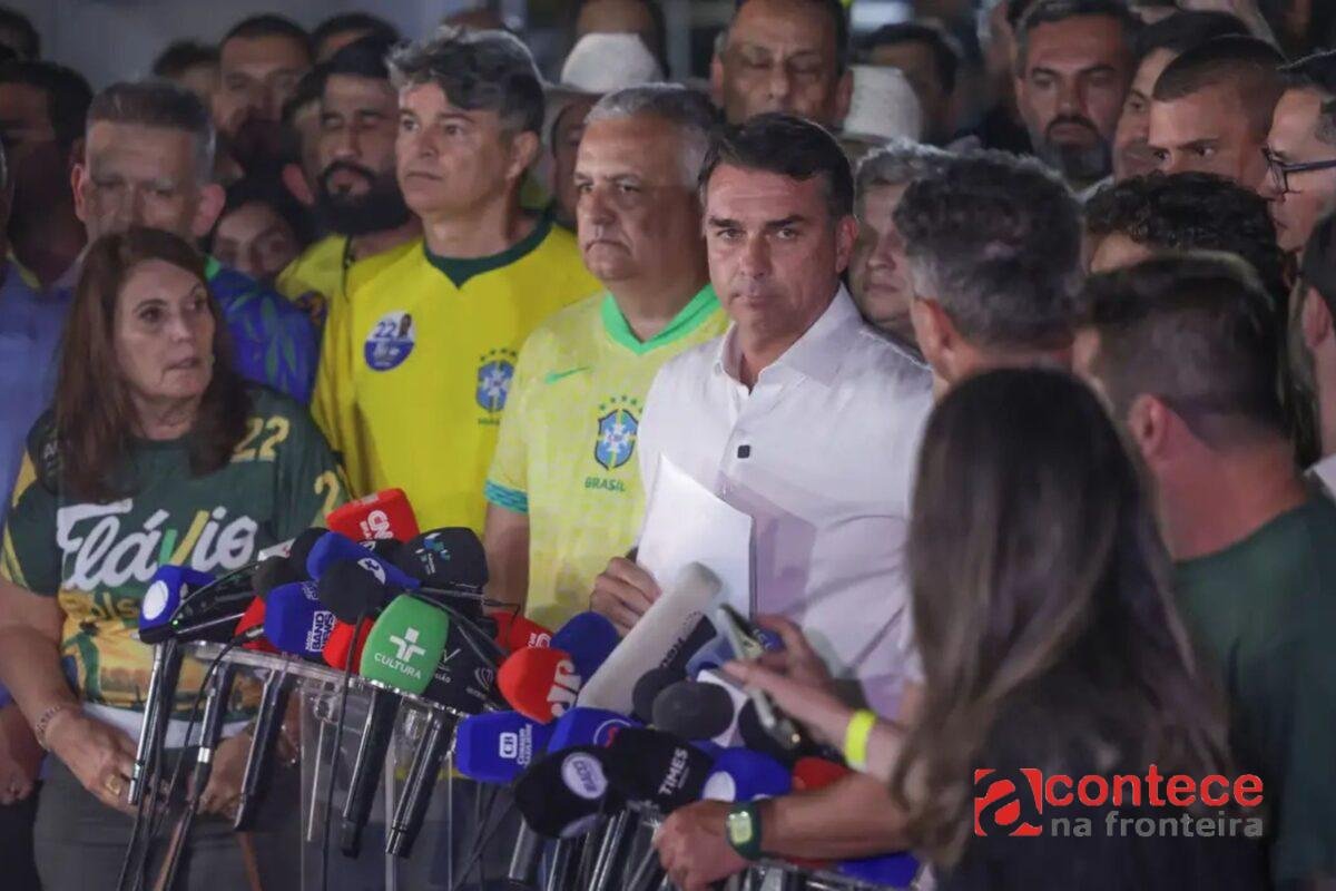 PF cancela passaportes de Flávio Bolsonaro após ordem do STF