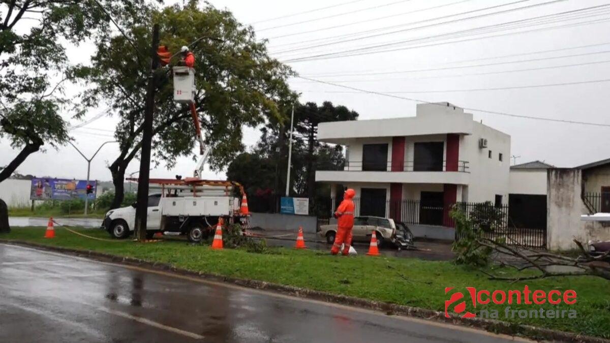 Paraná tem 8,4 mil imóveis sem luz após temporais de fim de semana