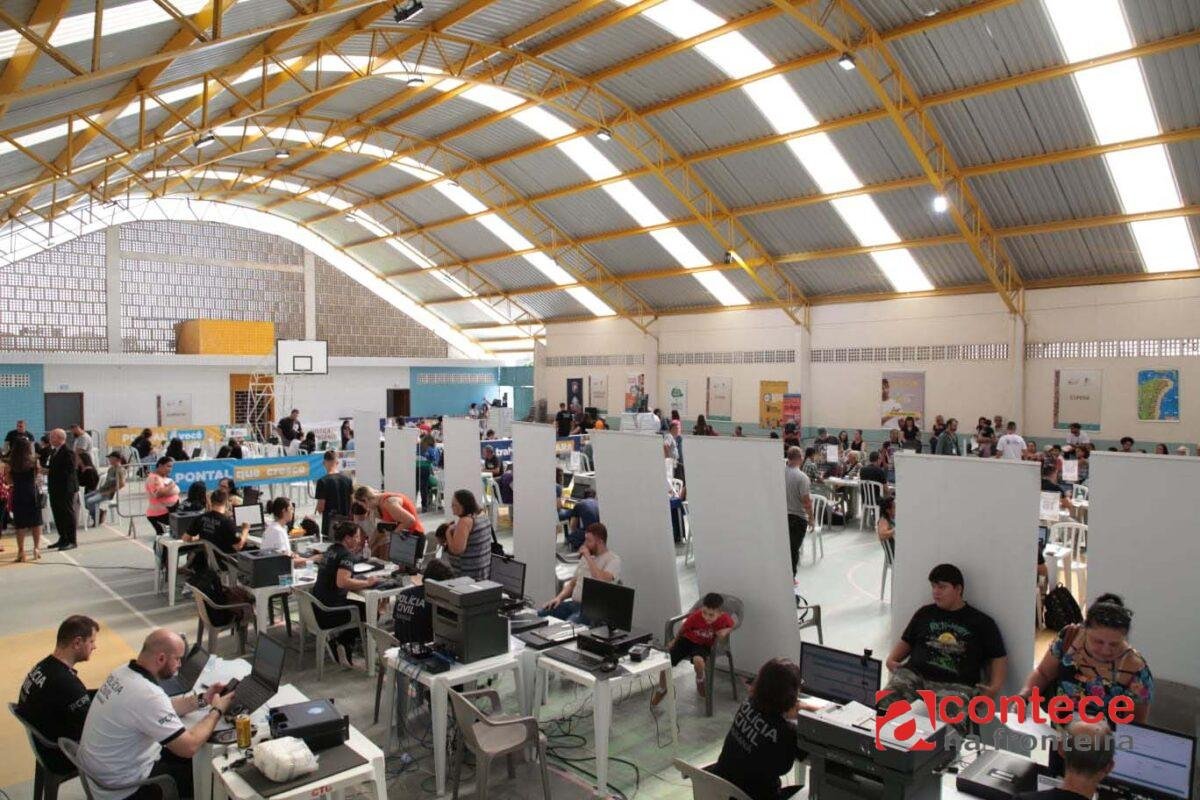 Feira Paraná em Ação oferece serviços gratuitos em Rebouças