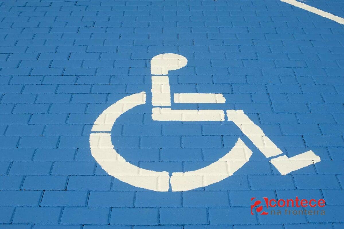 STF valida lei do Paraná sobre estacionamento gratuito para PCD